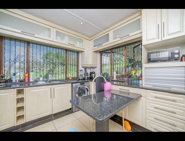 4 BEDROOM HOUSE FOR SALE IN RESERVOIR HILLS